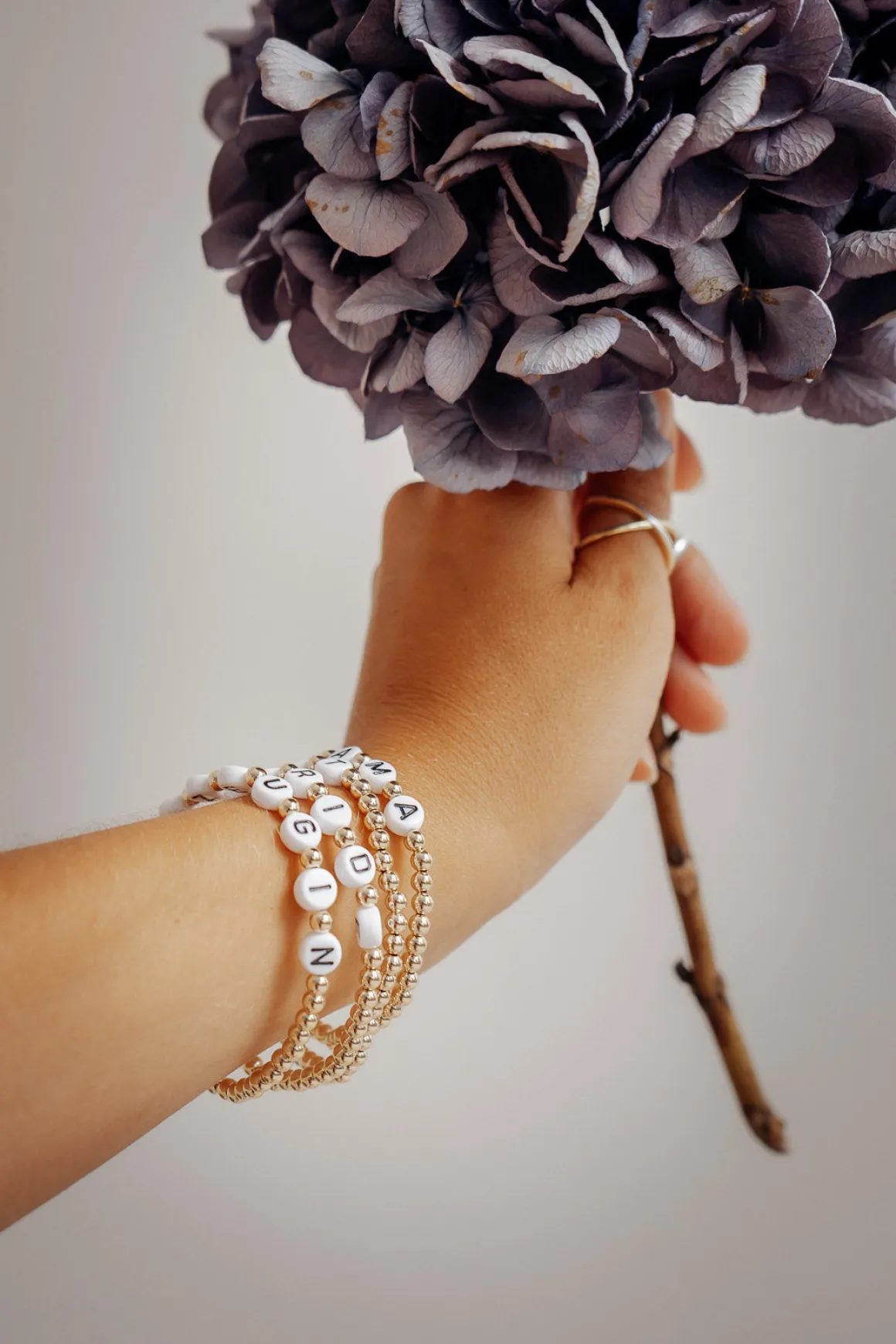 Armband mit goldfarbenen Perlen "Team Bride"