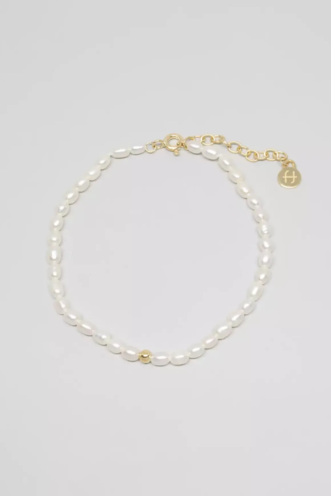 Armband mit kleinen Süßwasserperlen und Detail-Perle