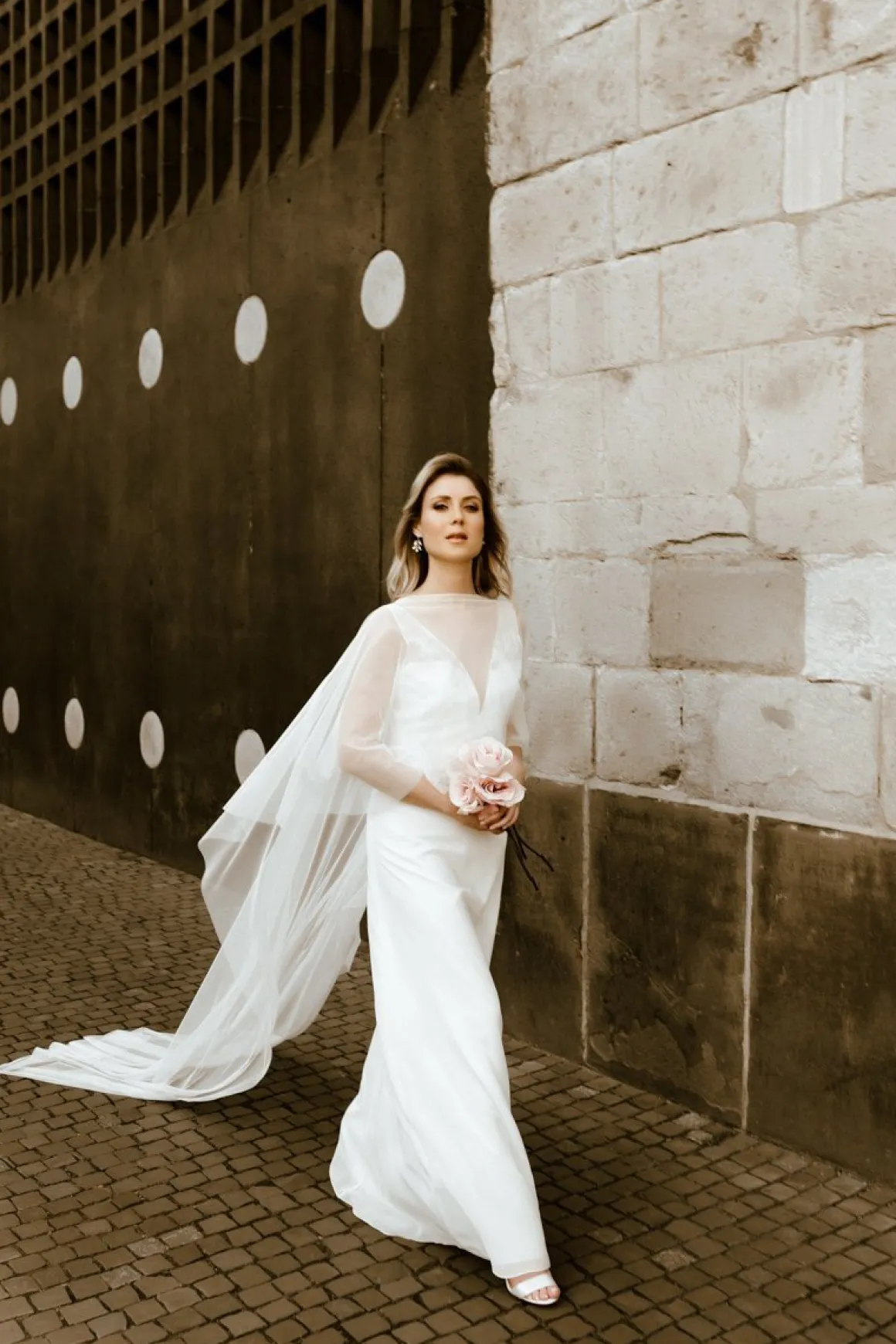 Braut Cape aus Softtüll mit Schleppe – Niamh noni