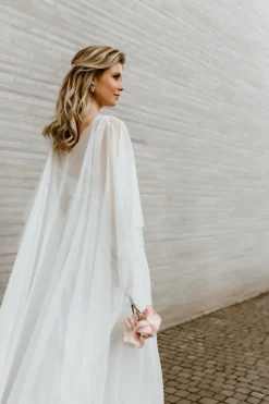 Braut Cape aus Softtüll mit Schleppe – Niamh noni