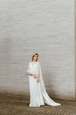 Braut Cape aus Softtüll mit Schleppe – Niamh noni