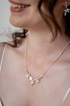 Braut Halskette mit Blätter- und Strass-Details