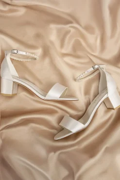 Brautsandalen mit Perlen – Beatrice Ivory Satin | G.Westerleigh