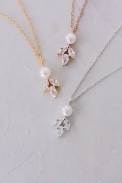 Elegante Braut Halskette mit Kristallen und Perle - Simply Delightful