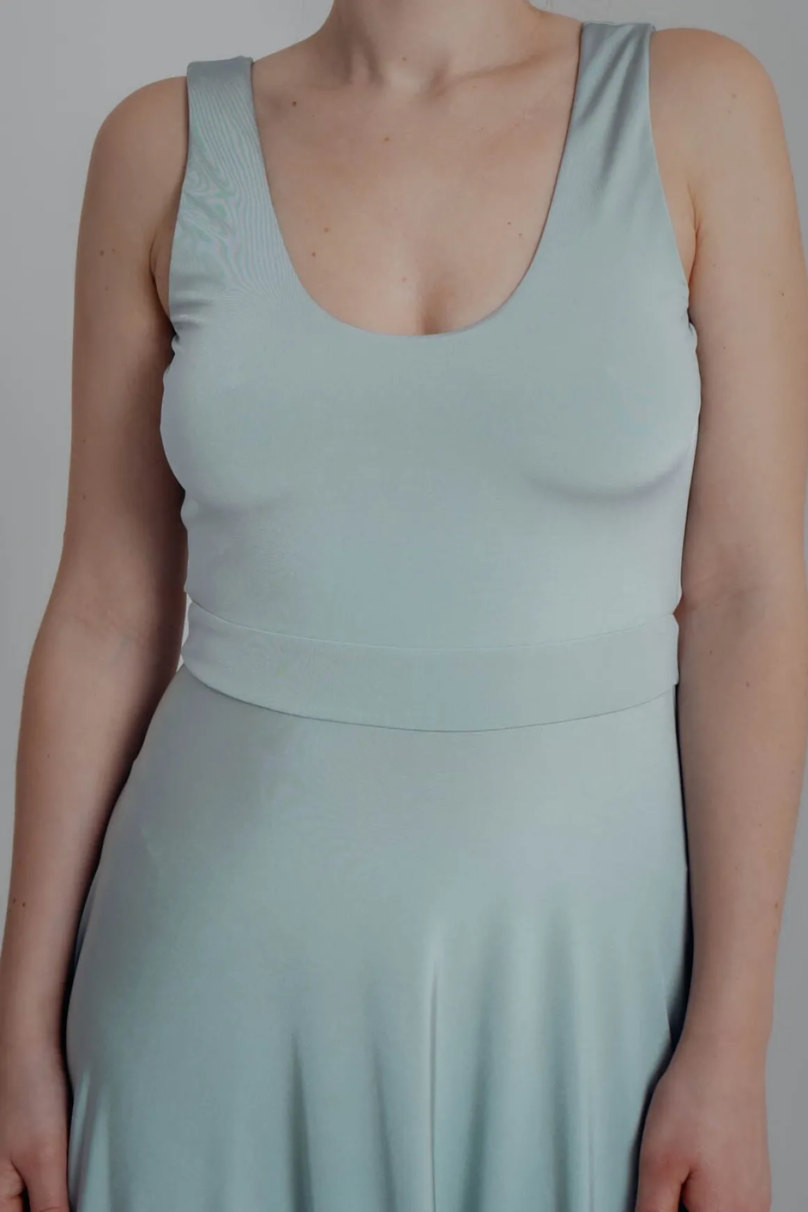 Grünes Brautjungfernkleid – Reverse Gown Sage Twobirds