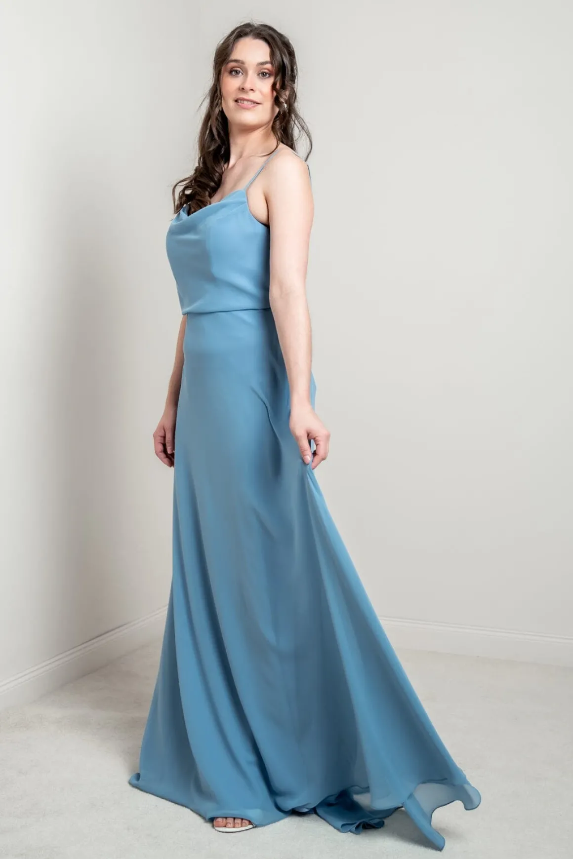 Hellblaues Abendkleid mit Rückendetail | Glam & Grace