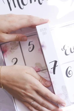 Hochzeits-Countdown-Kalender™ mit Gold-Armband und Schlafmaske