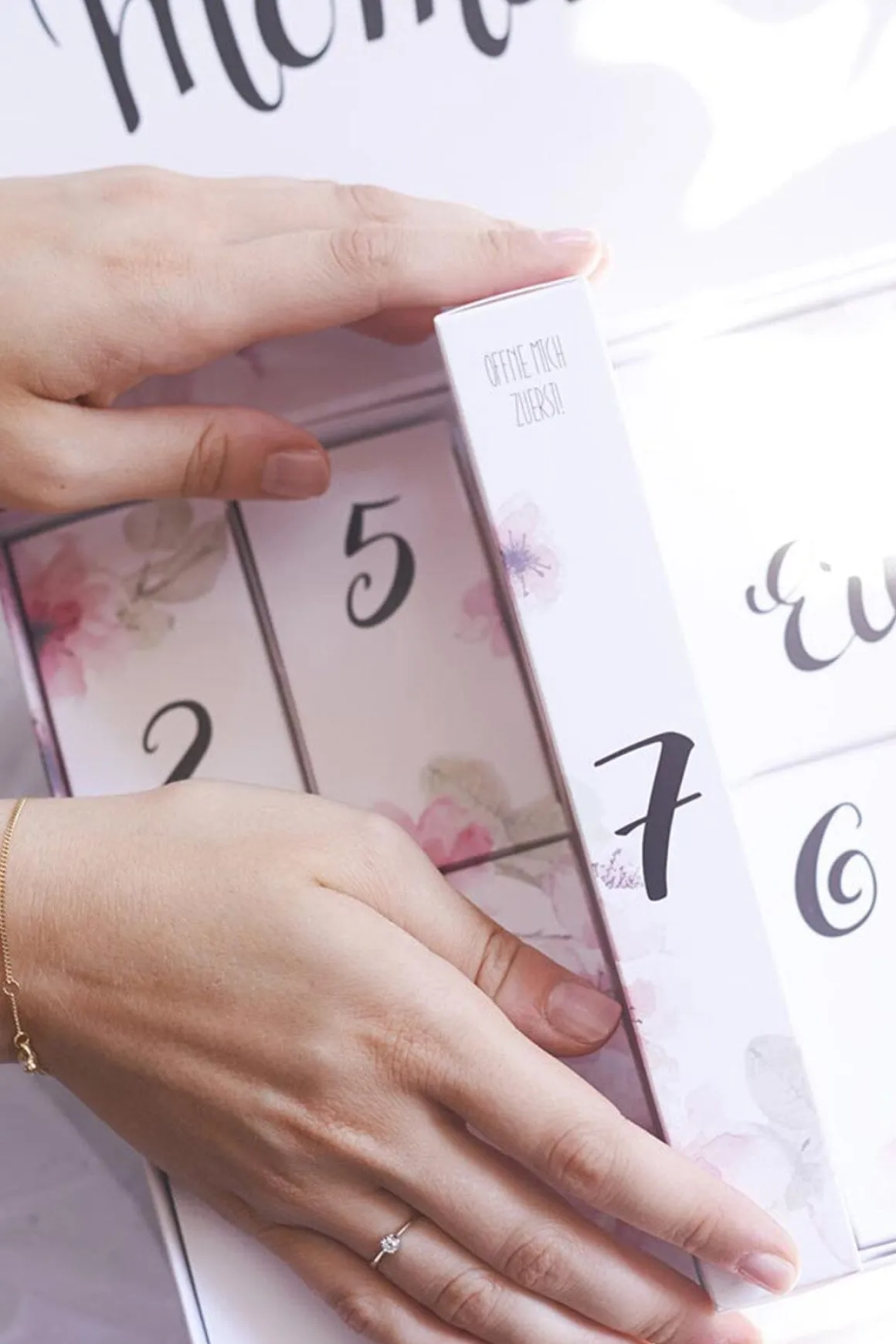 Hochzeits-Countdown-Kalender™ mit Silber-Armband und Strumpfband