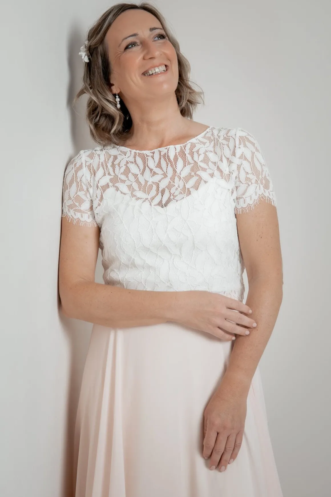 Kurzarm-Braut Top mit Blättermuster – Elva noni