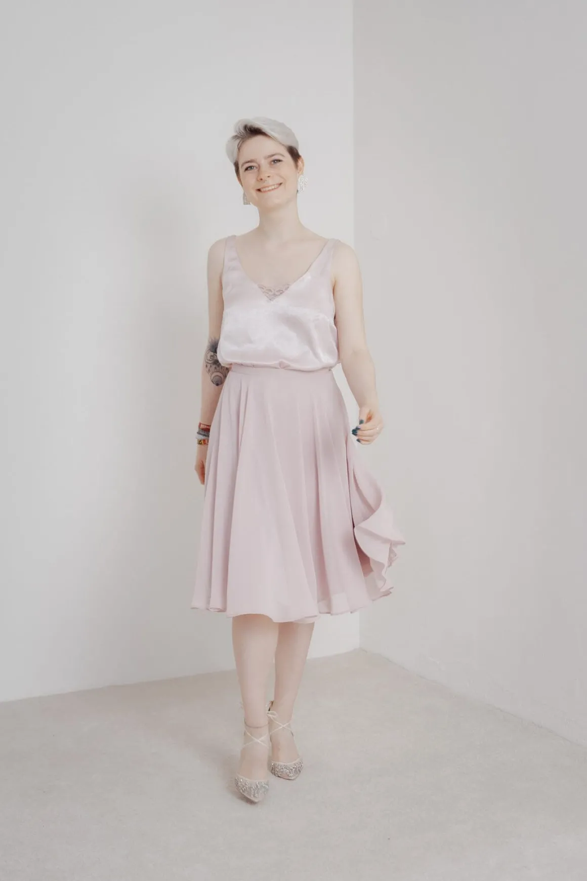 Kurzer Chiffonrock – Tulpa Rosé Sanna Lindström