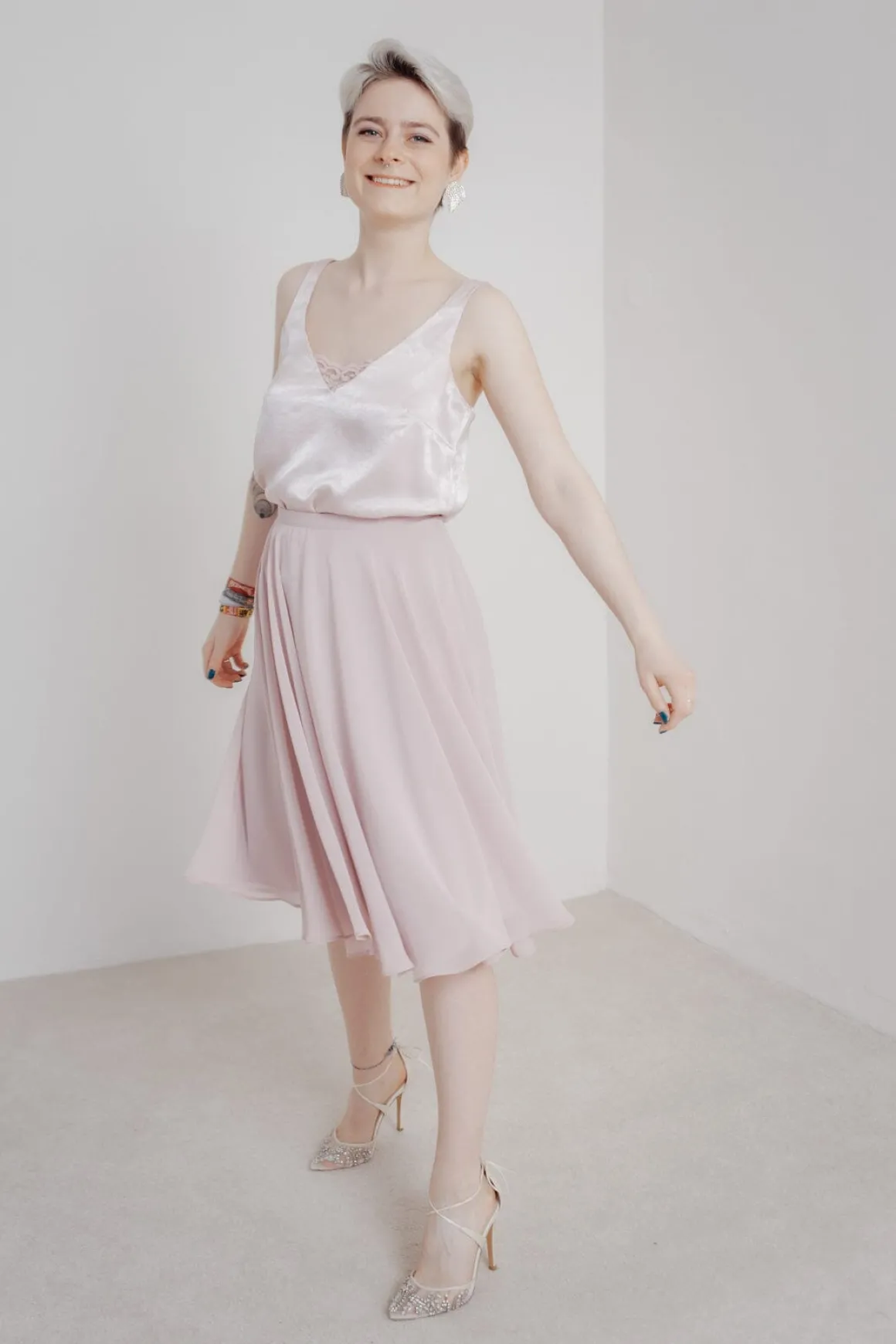Kurzer Chiffonrock – Tulpa Rosé Sanna Lindström