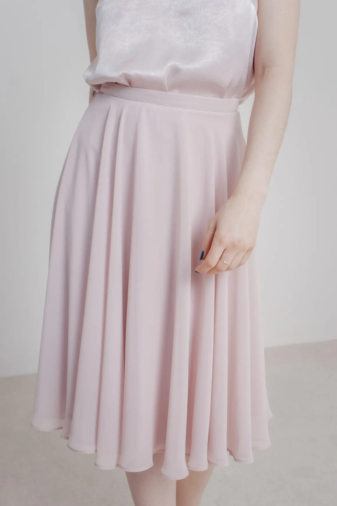 Kurzer Chiffonrock – Tulpa Rosé Sanna Lindström