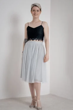 Kurzes Boho Top mit Bogenkante – Calista Cropped Black noni