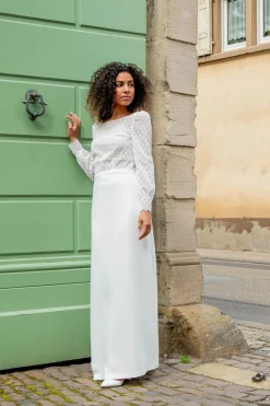 Showroom Only: Rock – Mali noni Selected