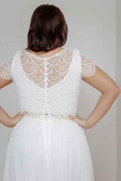 V-Ausschnitt Top aus Viskose-Seide in Ivory - noni Curvy