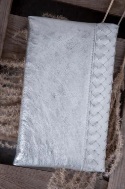 Weißgoldene Leder-Clutch in Flechtoptik – Abro