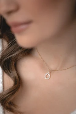Zarte Braut Halskette mit rundem Perlen Anhänger – Circle Of Love