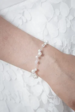 Zweireihiges Armband mit Perlenverzierung